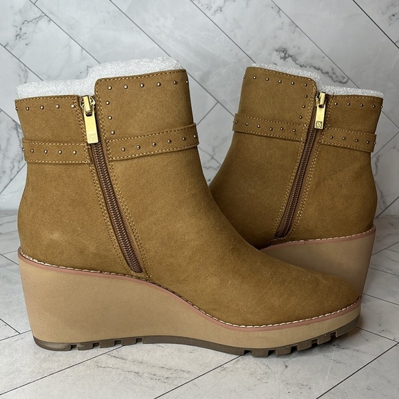 NWT Anne Klein Womens Brown Faux Suede Pamela Studded Wedge Ankle Bootie Size 9M - Picture 6 of 11